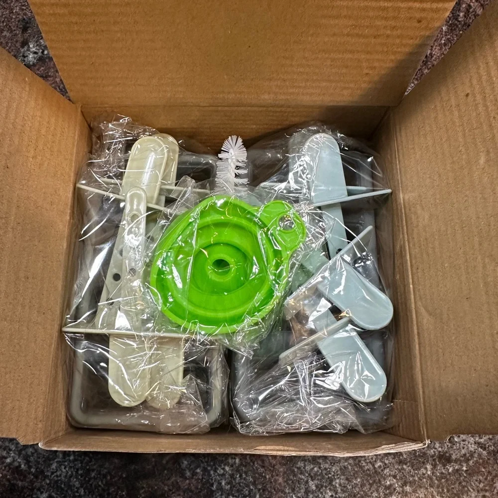 New in box- set of popsicle molds